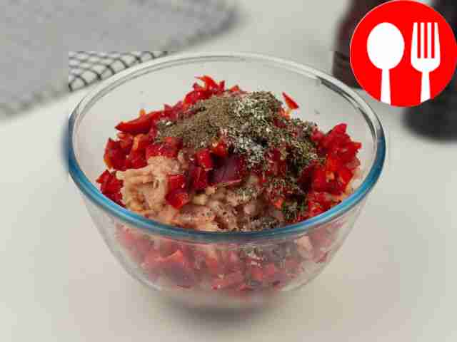 Mix minced chicken and chopped bell pepper....