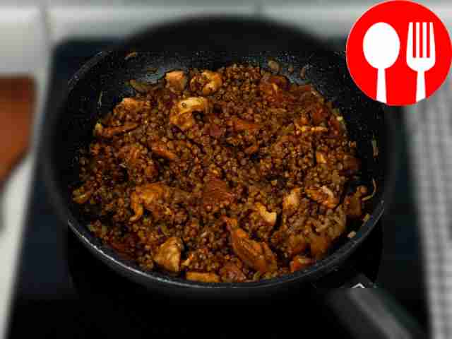 Гречку тщательно промойте. Добавьте её к...