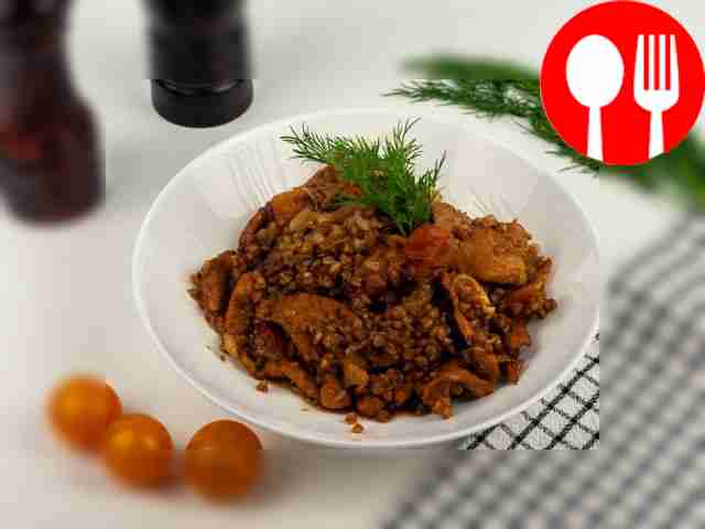 Подавайте горячим, украсив его любимой зеленью.