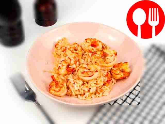 Rice with shrimp, soy sauce and vegetables