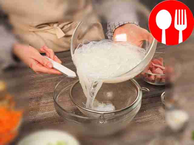 Pour boiling water over the funchose for 6-8...