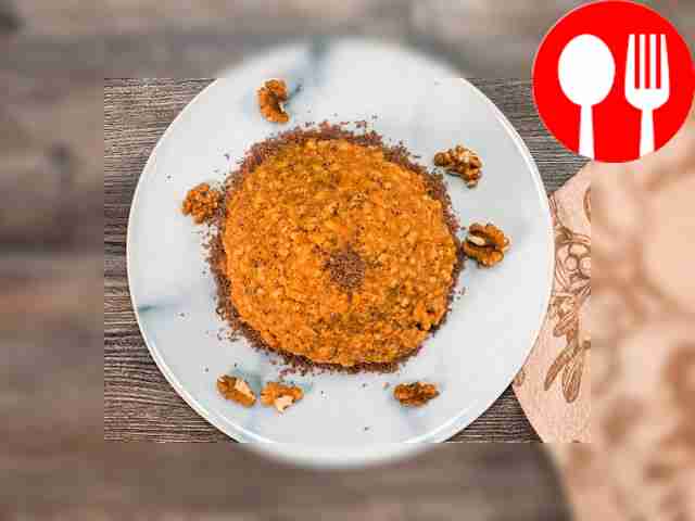 Decorate your homemade cake with poppy seeds...