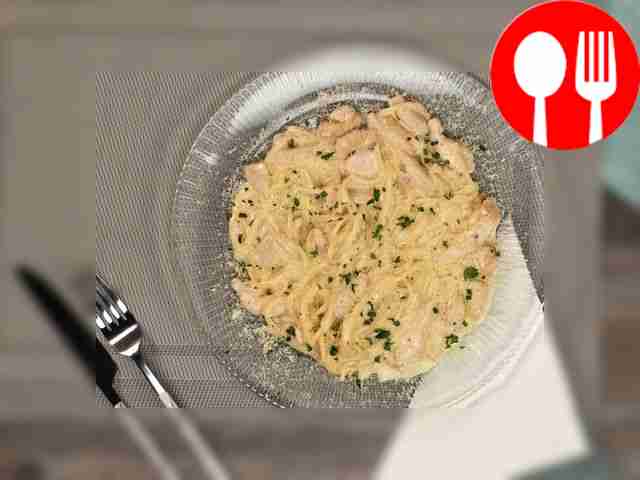 Pasta with chicken in creamy sauce