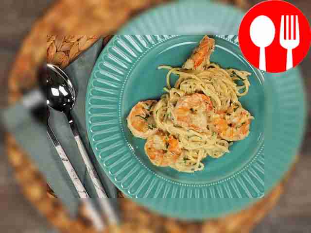 Спагетти с креветками в сливочно-чесночном соусе