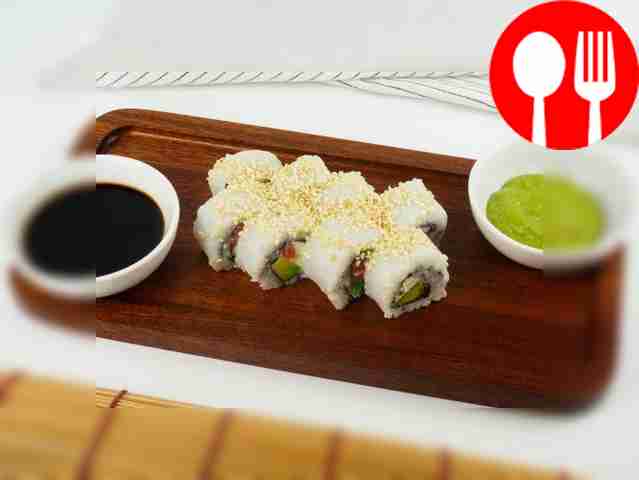 Roll with salmon, cheese and avocado