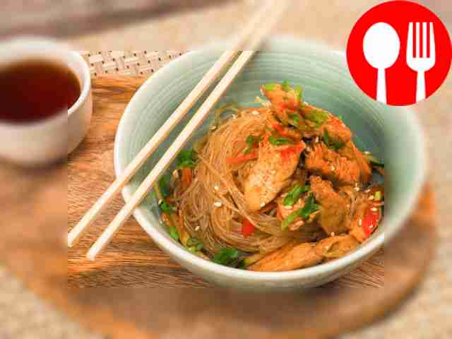 Funchoza with chicken and vegetables