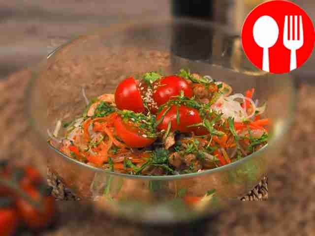 Фунчоза с курицей и огурцом