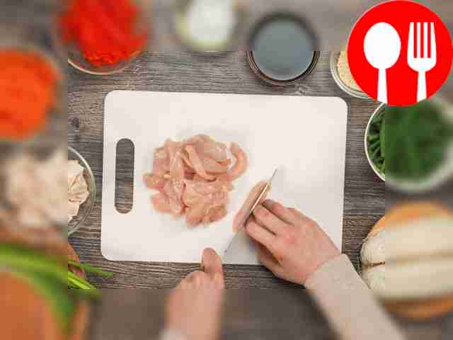 Chop the ingredients. Cut peppers, carrots,...