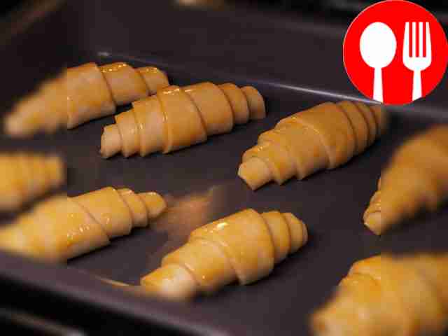 Start heat treatment of croissants with...