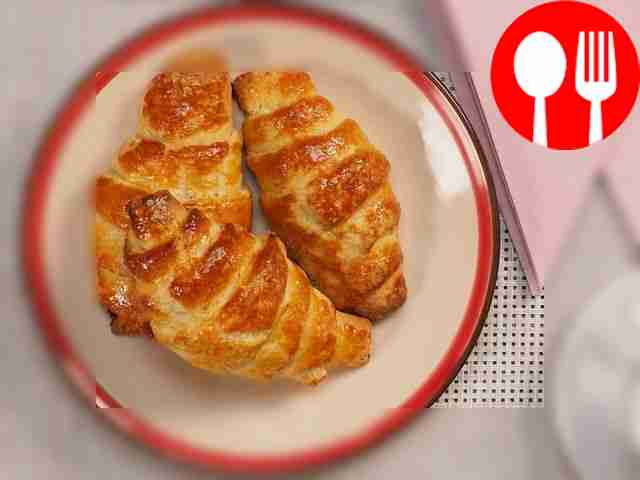 Place a teaspoon on a saucer and sift cinnamon...