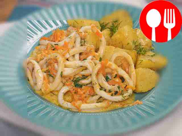 Squid with carrots and sour cream