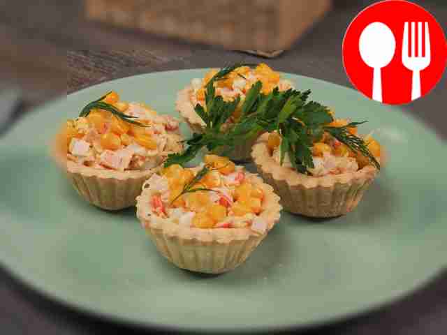 Тарталетки с крабовыми палочками, яйцом и сыром