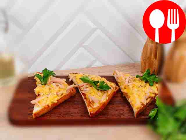Sandwiches with ham and cheese