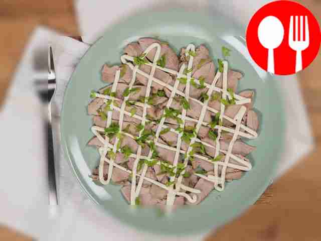 Ароматная буженина с чесноком