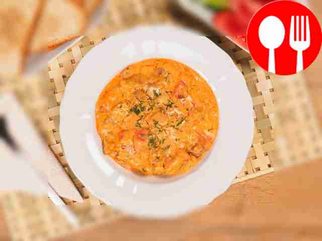 Индейка, тушеная с помидорами