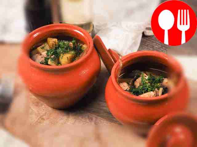 Индейка с грибами в горшочке