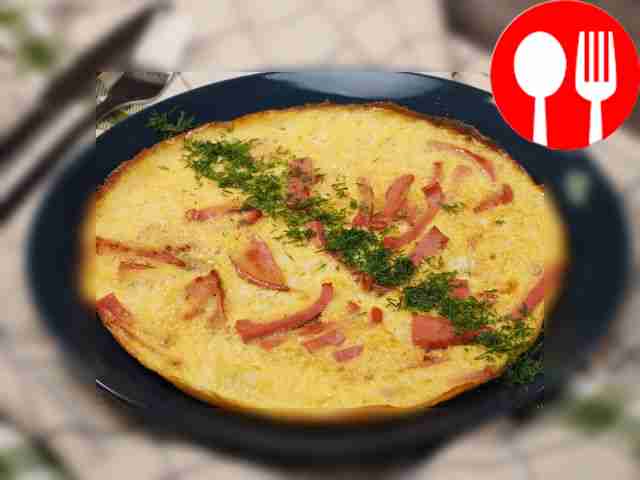 Омлет с колбасой