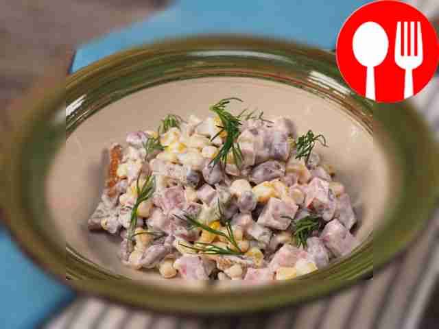 Салат с фасолью консервированной и колбасой