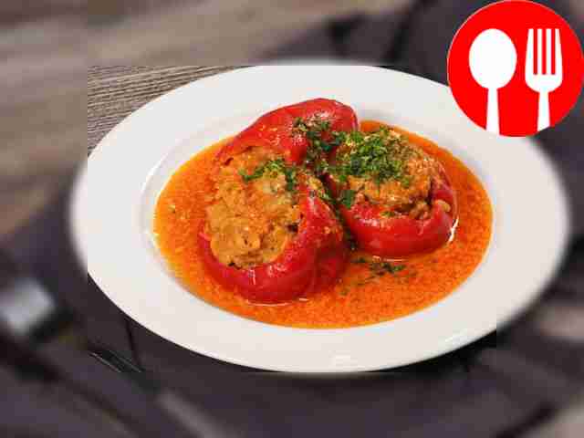 Перцы, фаршированные мясом, в кастрюле