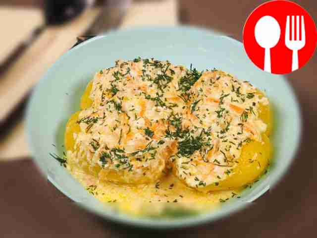 Stuffed peppers in sour cream