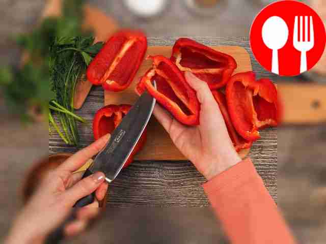 Промойте куриное филе и пропустите через...