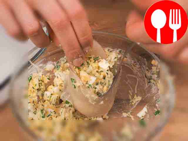 Запеките кальмаров. Тушки наполните начинкой и...