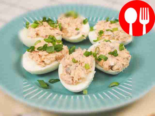 Яйца, фаршированные консервированной рыбой