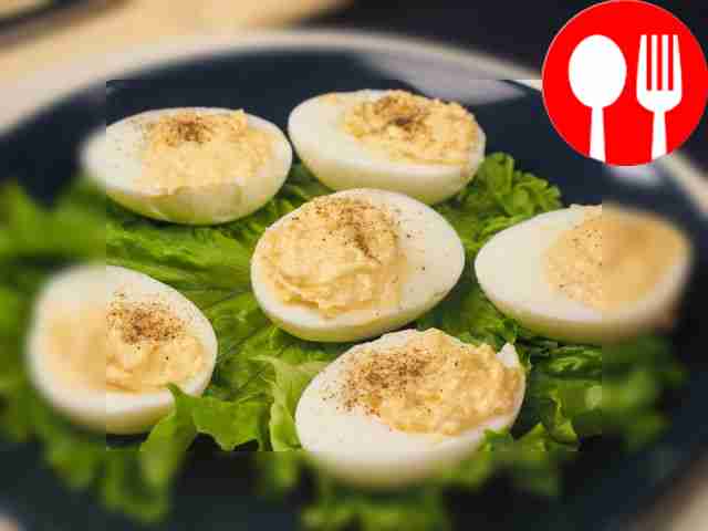 Фаршированные яйца с чесноком