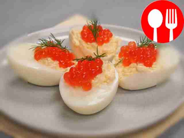 Фаршированные яйца с красной икрой