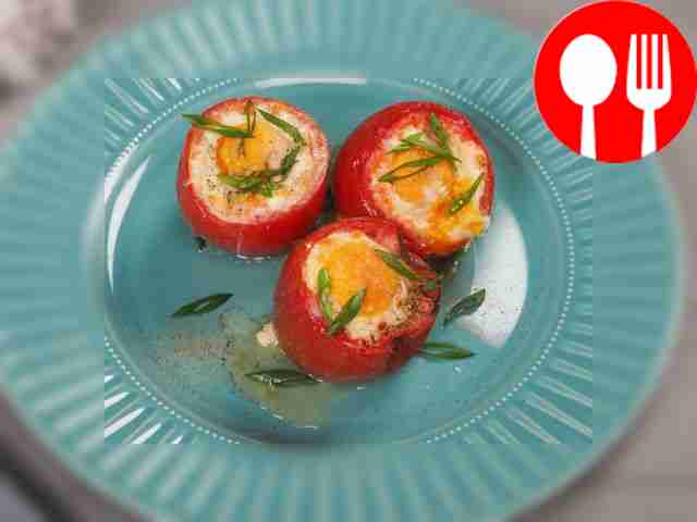 Помидоры, фаршированные яйцом