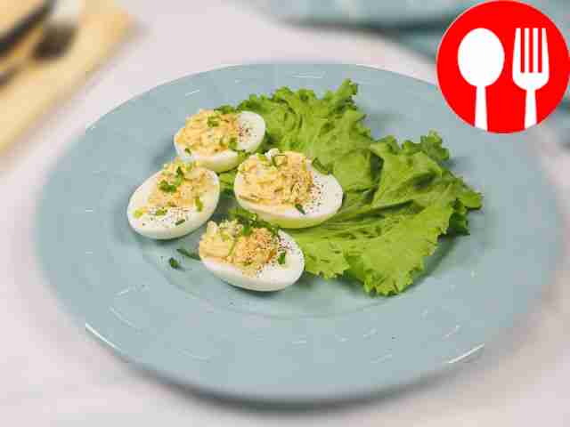 Яйца, фаршированные зеленым луком