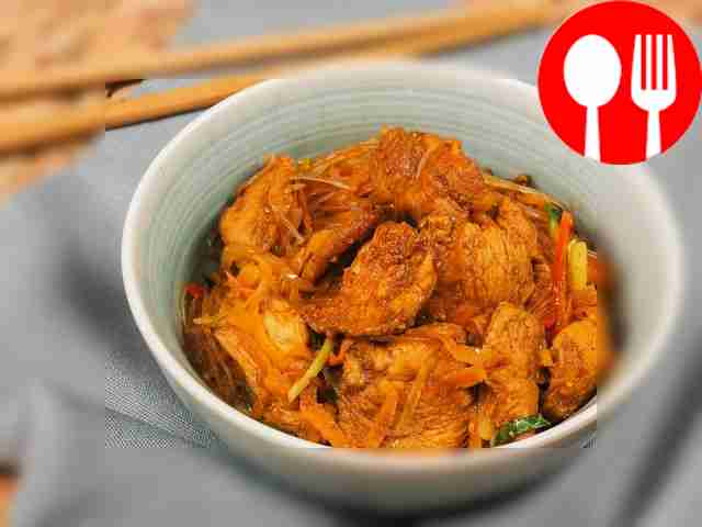 Wok with funchose and chicken