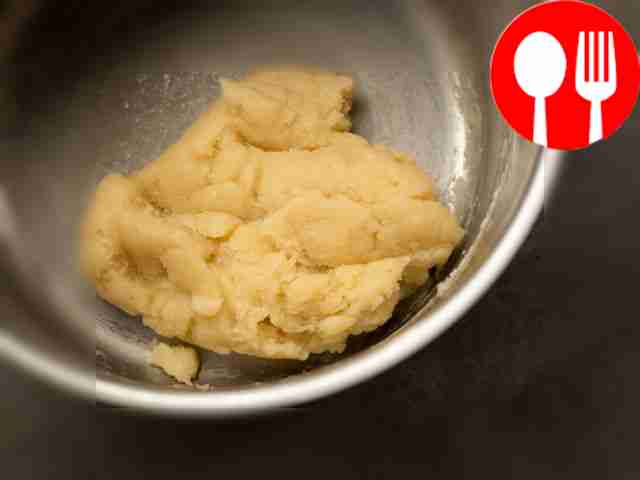 Постоянно помешивая, доведите тесто до...