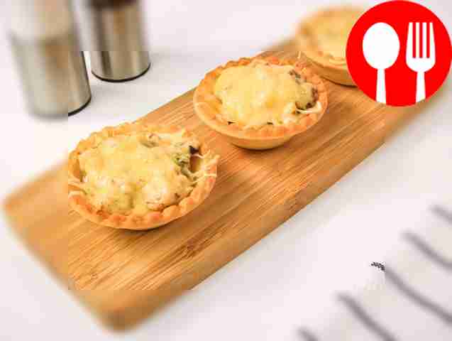 Жюльен с курицей и грибами в тарталетках