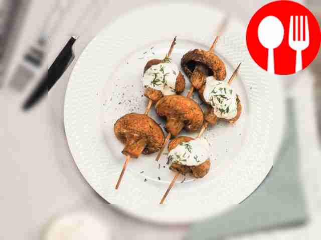 Шампиньоны на шпажках в духовке