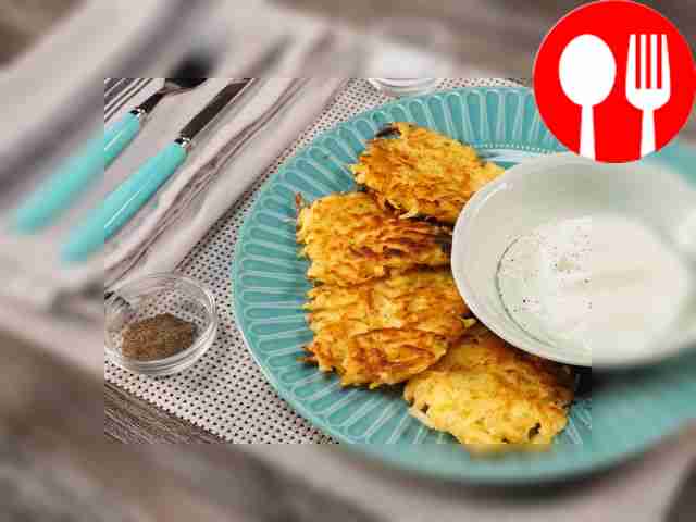 Сырные драники с чесноком