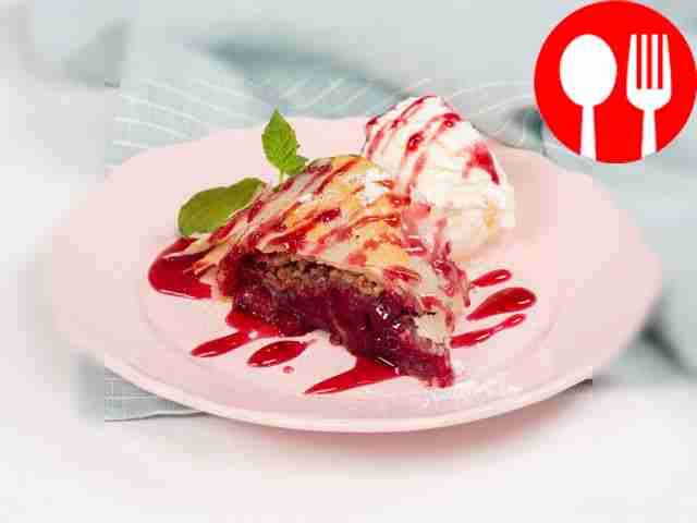 Filo strudel with cherries