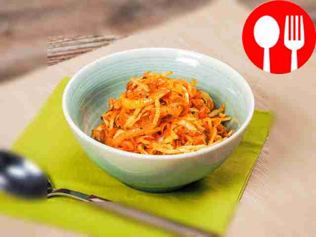 Stewed cabbage with paprika