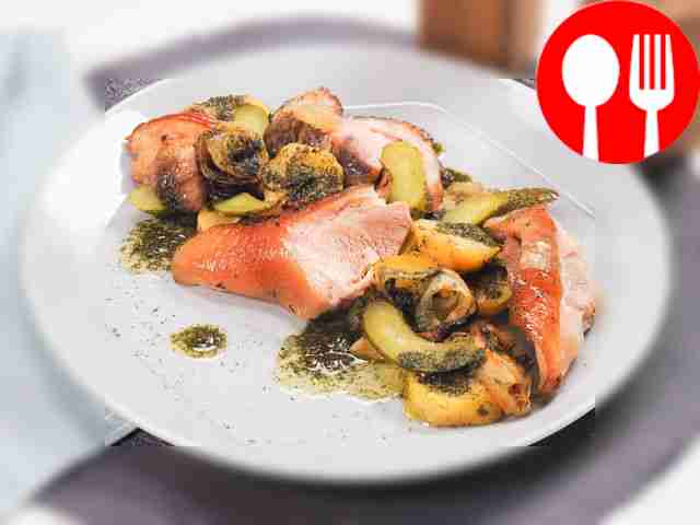 Knuckle with potatoes