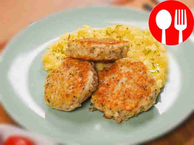 Pollock fillet cutlets with mashed potatoes