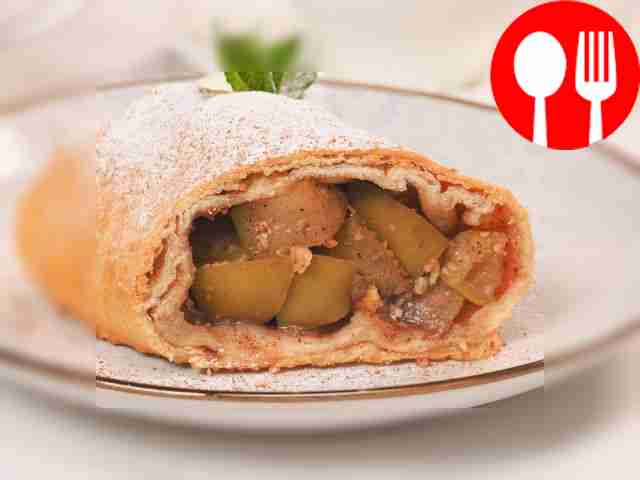 Strudel with apples