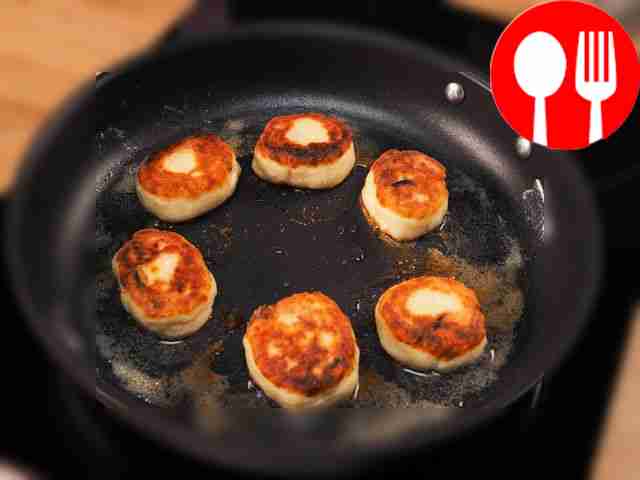 Sprinkle each cheesecake with a little flour....