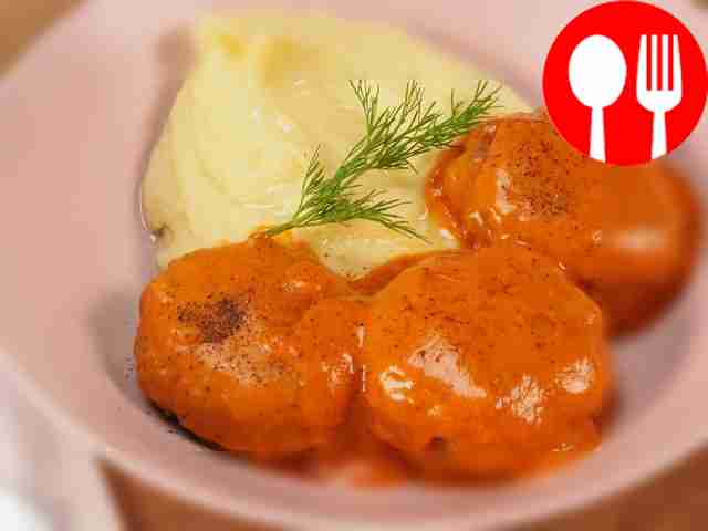 Meatballs with gravy