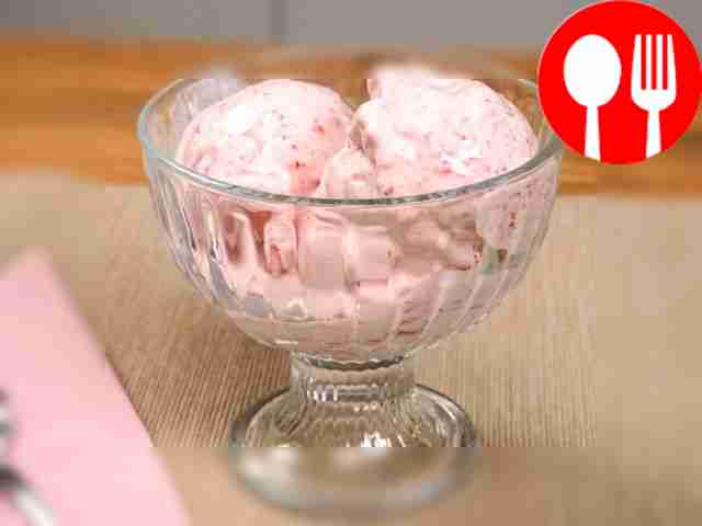 Homemade yogurt ice cream