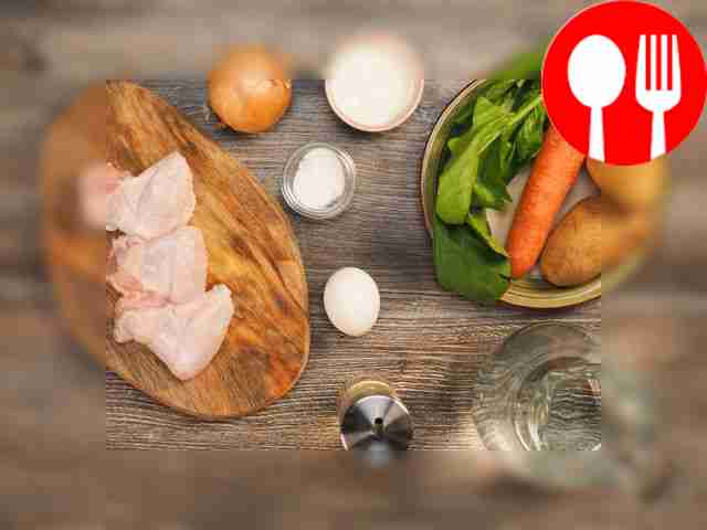 Rinse the wings under running water. Peel the...