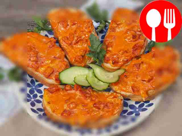 Sandwich with sausage and cheese