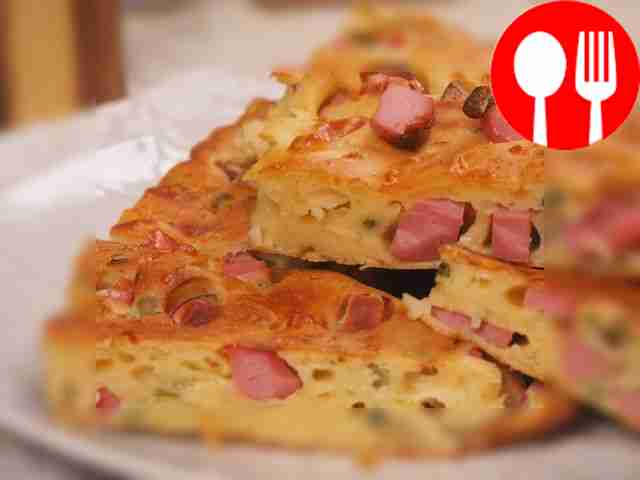 Пирог с колбасой и сыром