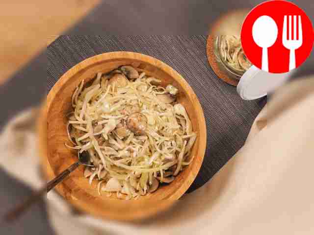 Marinated mushrooms with cabbage