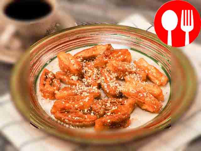 Garnish the finished baklava with sesame seeds.