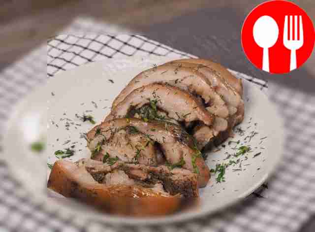 Рулет в луковой шелухе